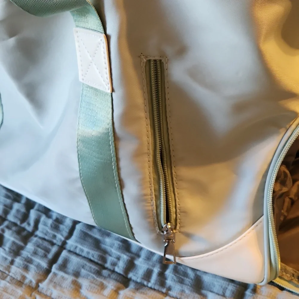Stylish Sage Green Duffel Bag - Picture 4 of 11